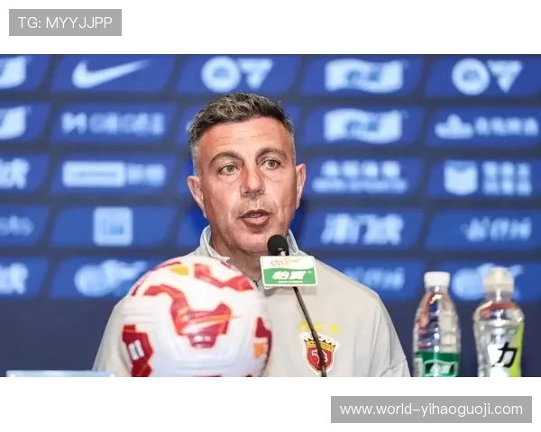 欧洲劲旅激烈角逐冠军联赛，球星表现引发球迷热议